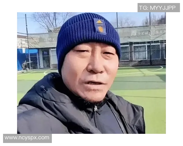 高峰：足球场上的璀璨之星
